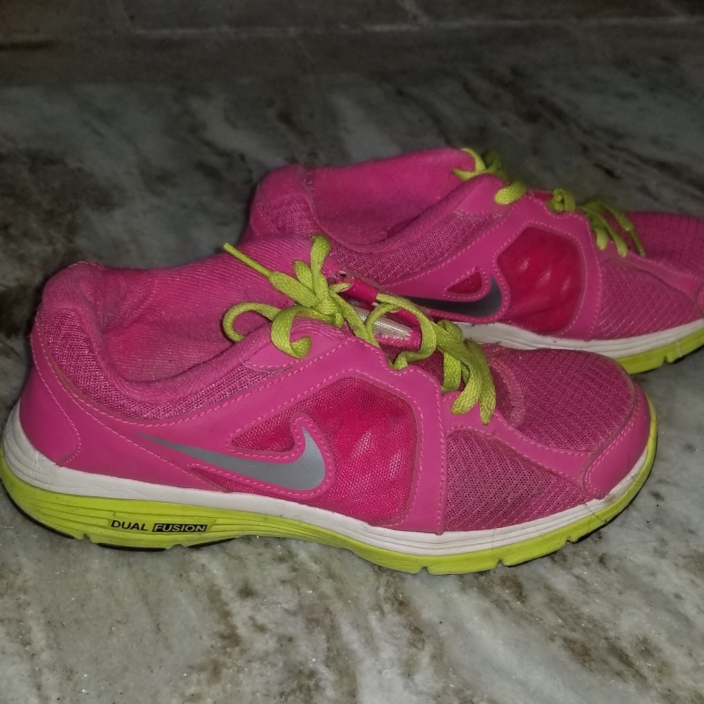 Nike dual fusions